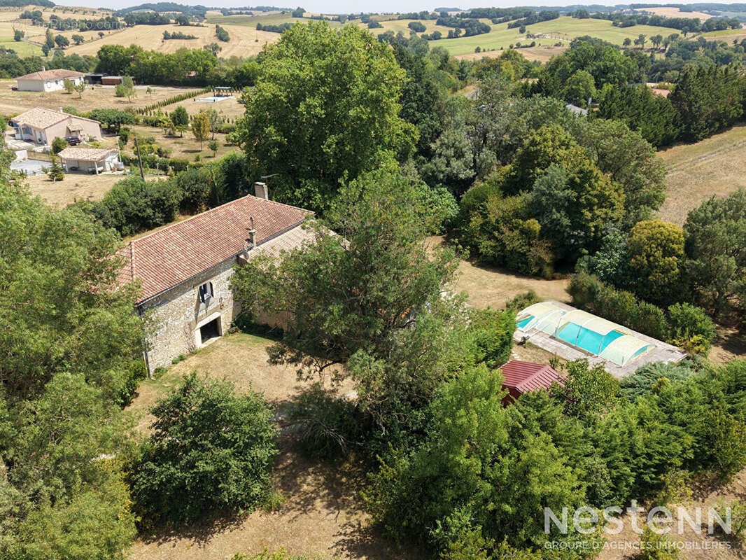 A Vendre Maison en pierre rénovée avec dépendances sur plus de 6 600 m² à Saint-Puy - photo 16