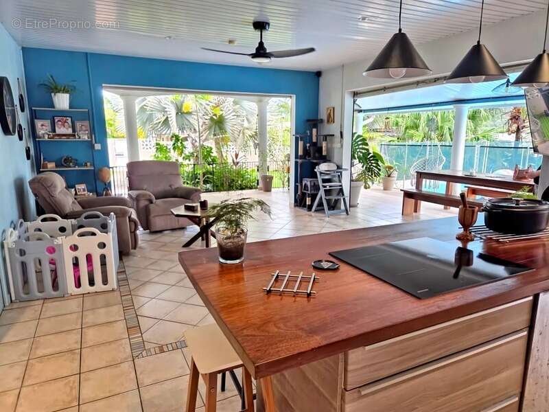 Maison à REMIRE-MONTJOLY