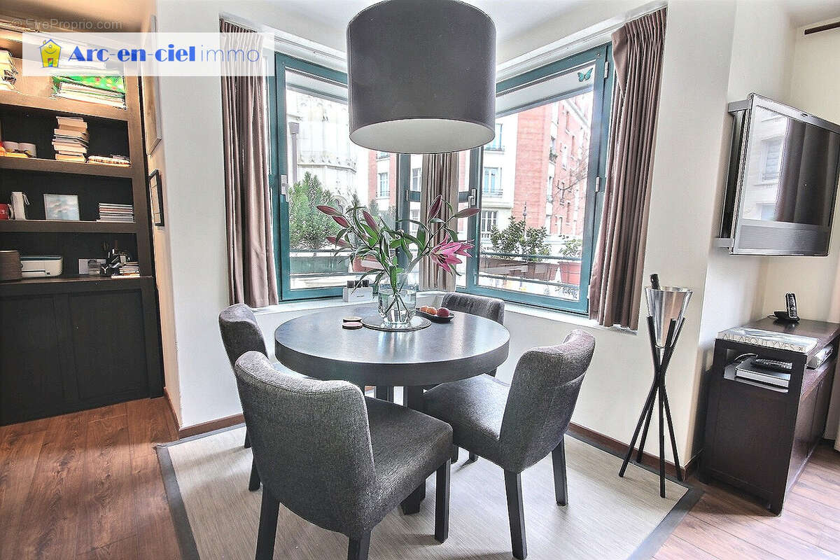 Appartement à PARIS-3E