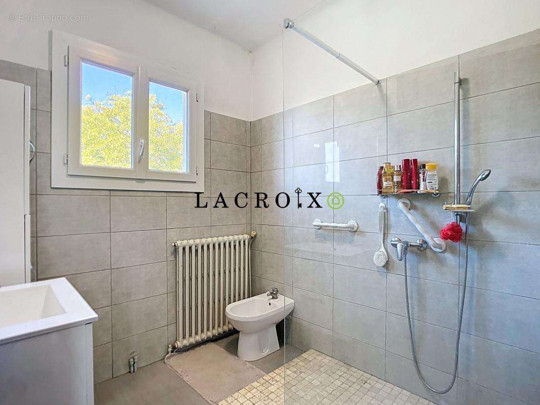 Maison à PERNES-LES-FONTAINES