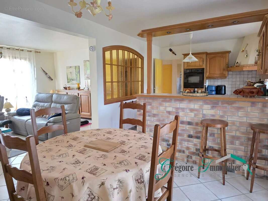 Maison à LA GENEVRAYE