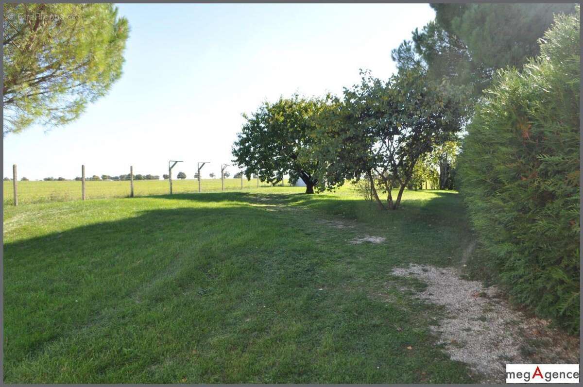 Maison à SAINT-GERMAIN-DE-MARENCENNES