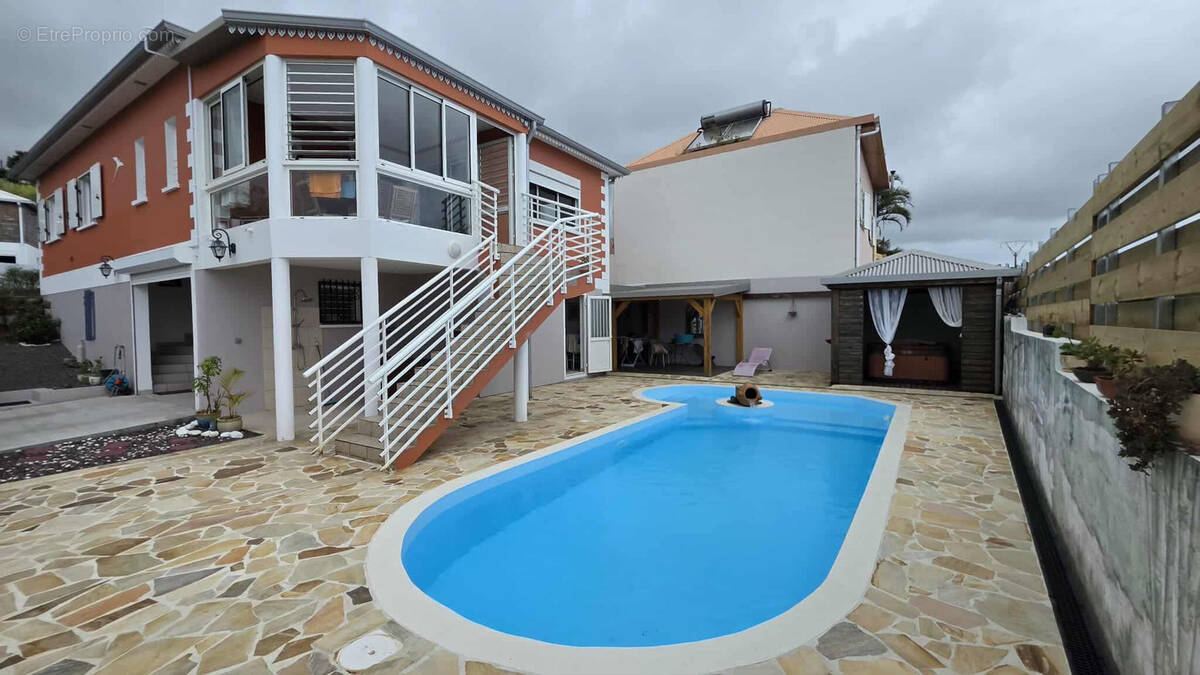 Maison à PETITE-ILE