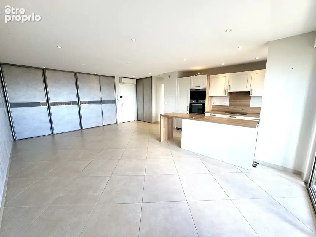 Golfe Juan centre vaste deux pièces de 53 m2 avec belle vue mer et terrasse sud de 14 m2 - photo 10