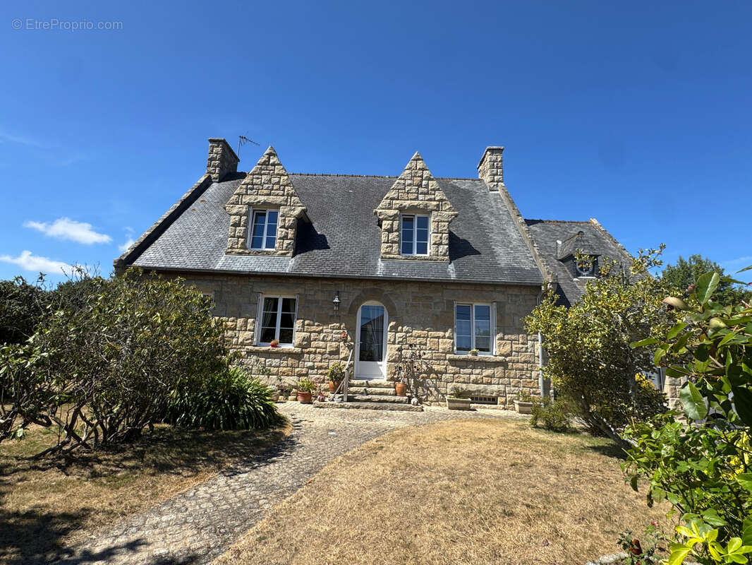 Maison à PLOURIVO