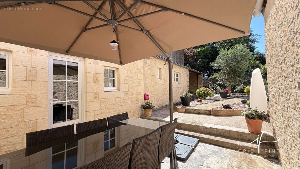 Terrasse exposée sud Ouest - Maison à PARTHENAY