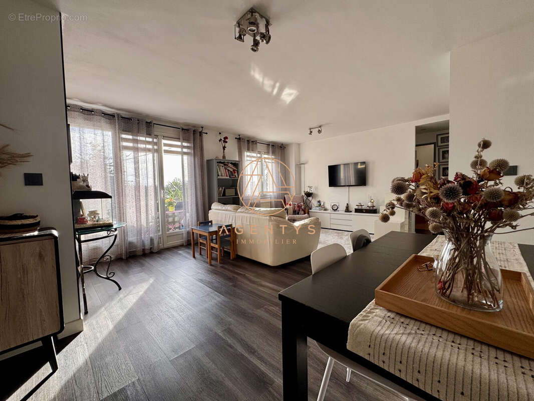 Appartement à SAINT-MAUR-DES-FOSSES