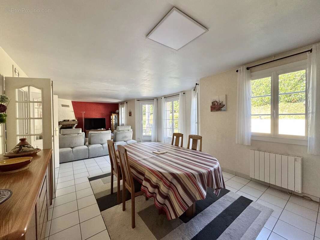 Maison à VERRIERES-LE-BUISSON