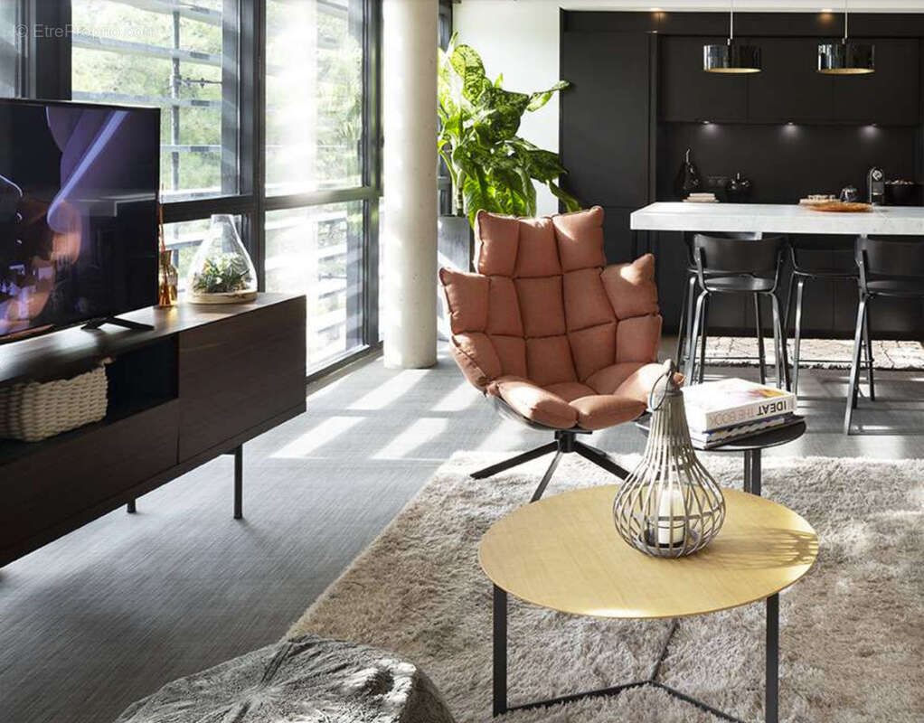 Appartement à SAINT-CLEMENT-DE-RIVIERE