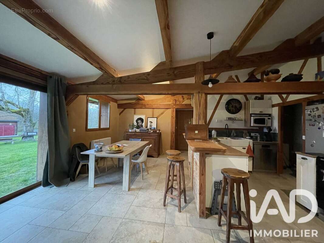 Maison 134 m² à Neuvic-Entier  - photo 9