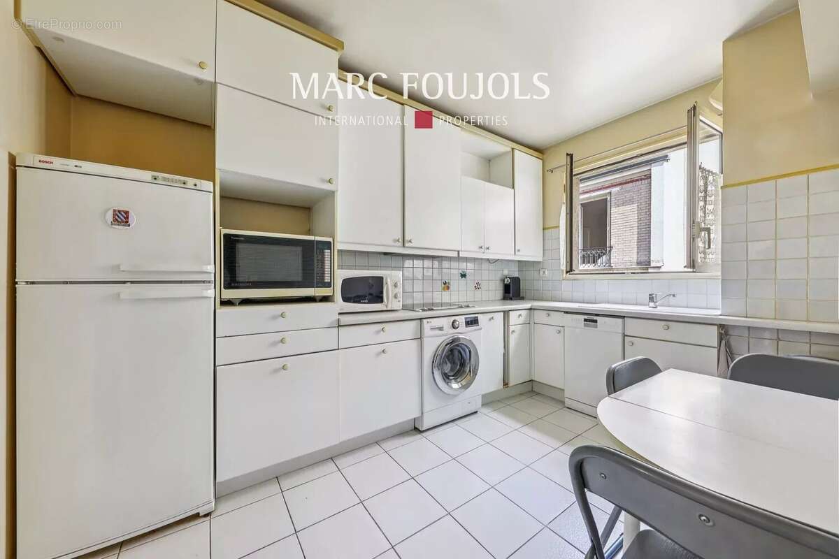 Appartement à PARIS-16E