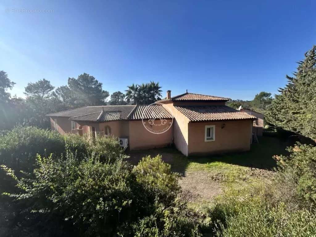 Maison à ROQUEBRUNE-SUR-ARGENS
