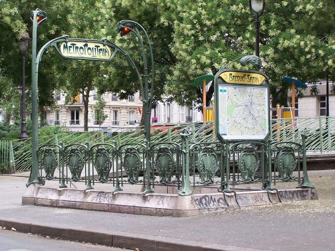 Autre à PARIS-11E