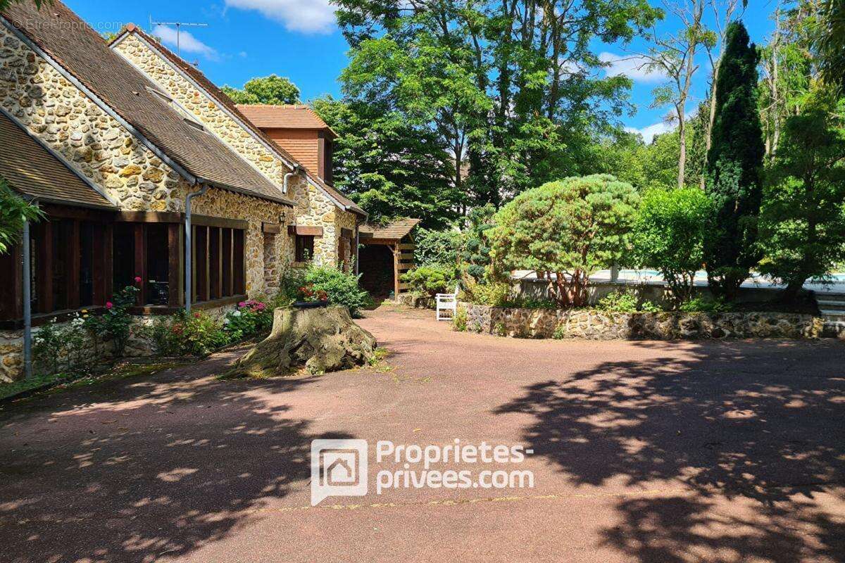 Maison à BRIIS-SOUS-FORGES