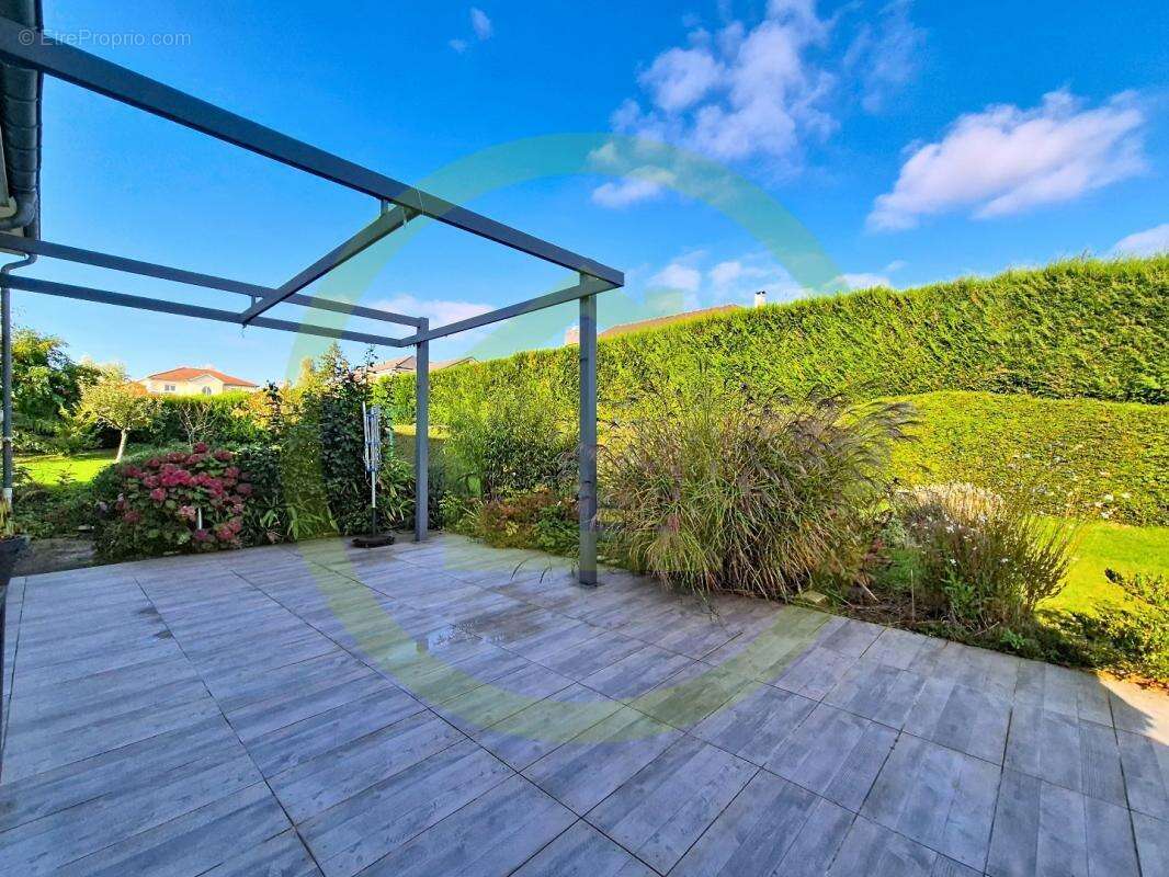 Maison à COSNES-ET-ROMAIN