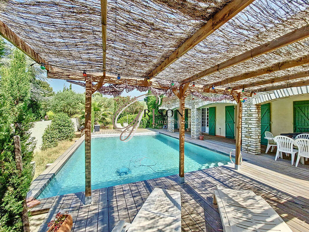 Villa de caractère de 240 m² à Sanary sur mer - photo 4