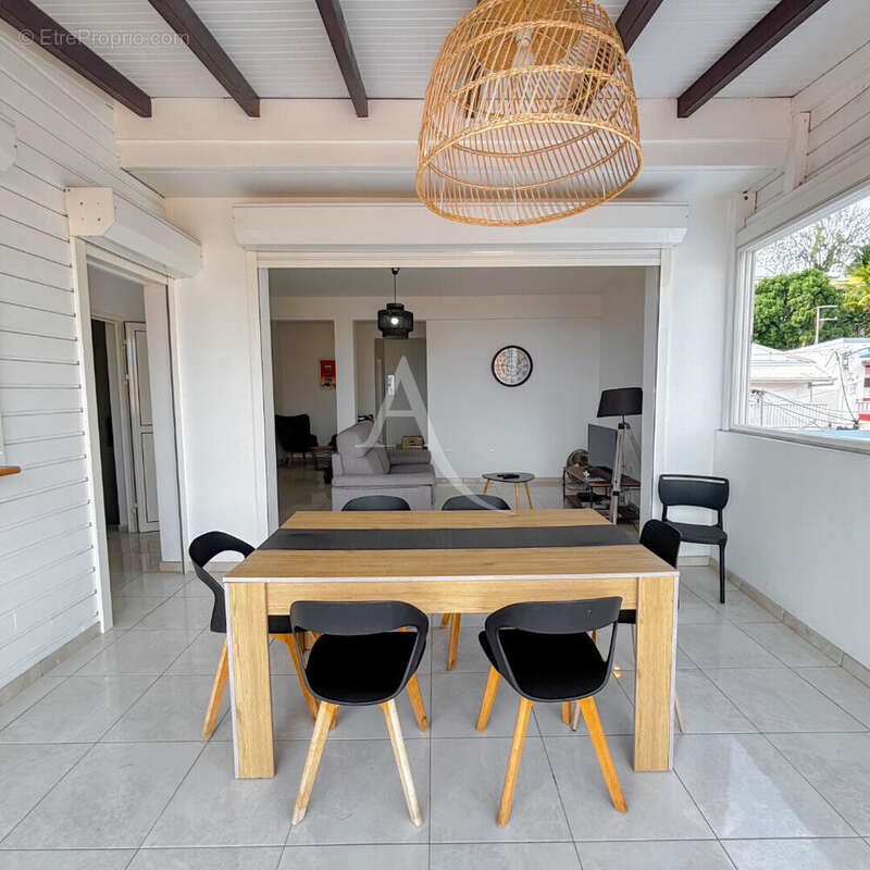 Appartement à SAINTE-LUCE