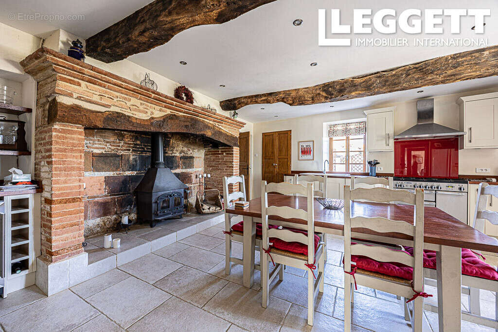 Maison à CAHUZAC-SUR-VERE