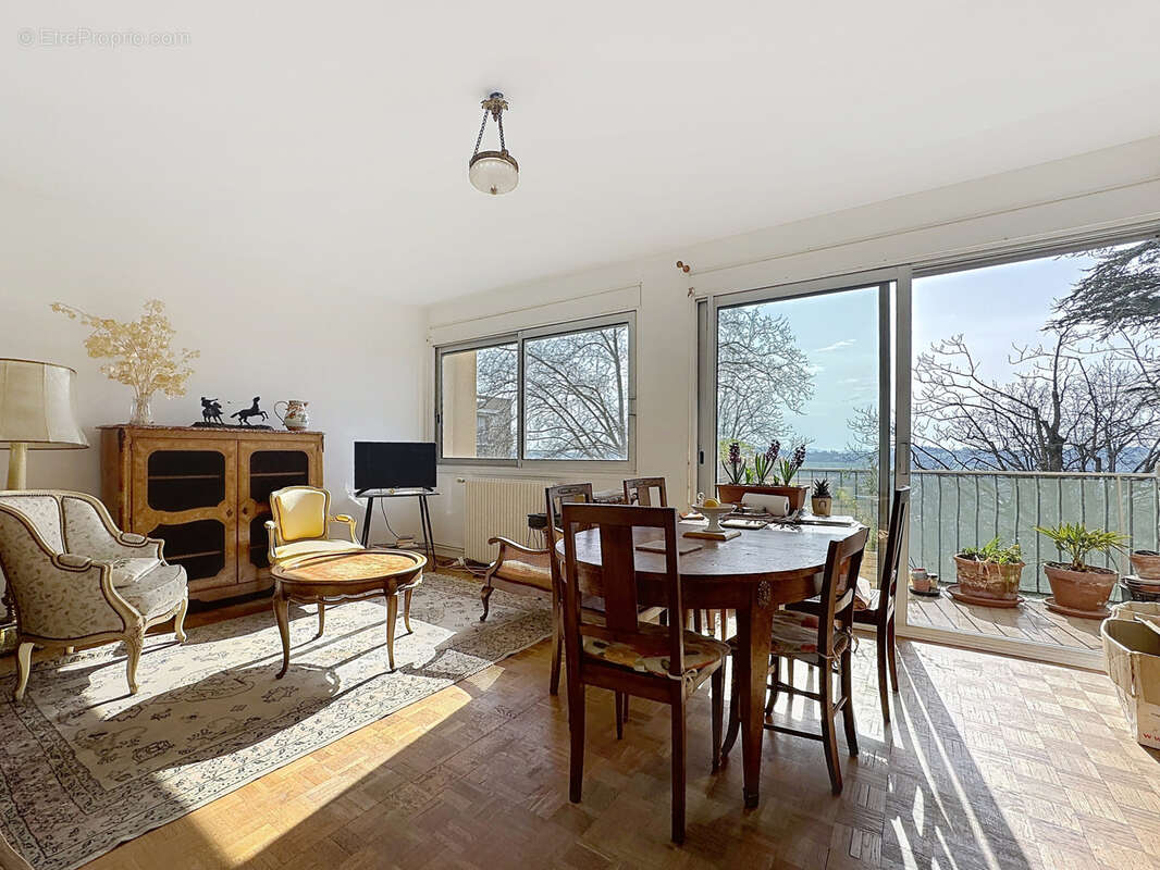 Appartement à SAINT-GENIS-LAVAL