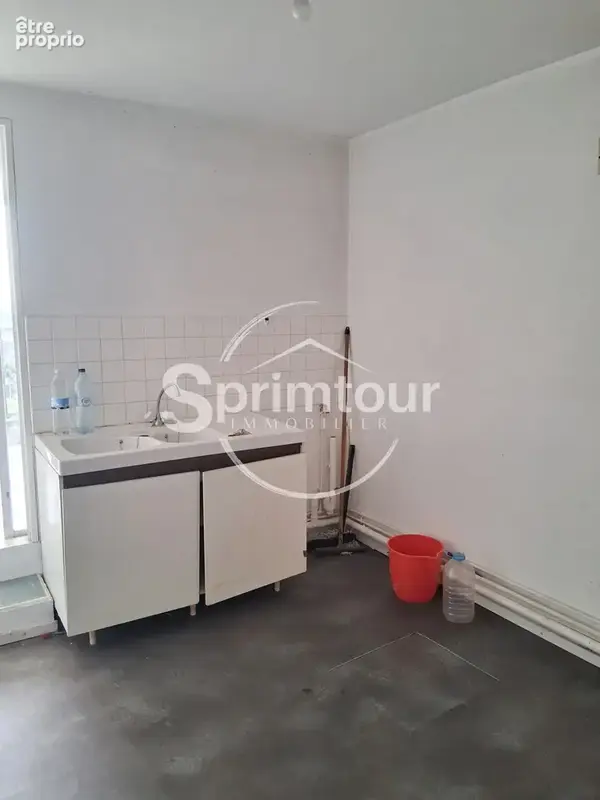 POINTE A PITRE- Appartement 75m2 T3 à rénover - photo 2