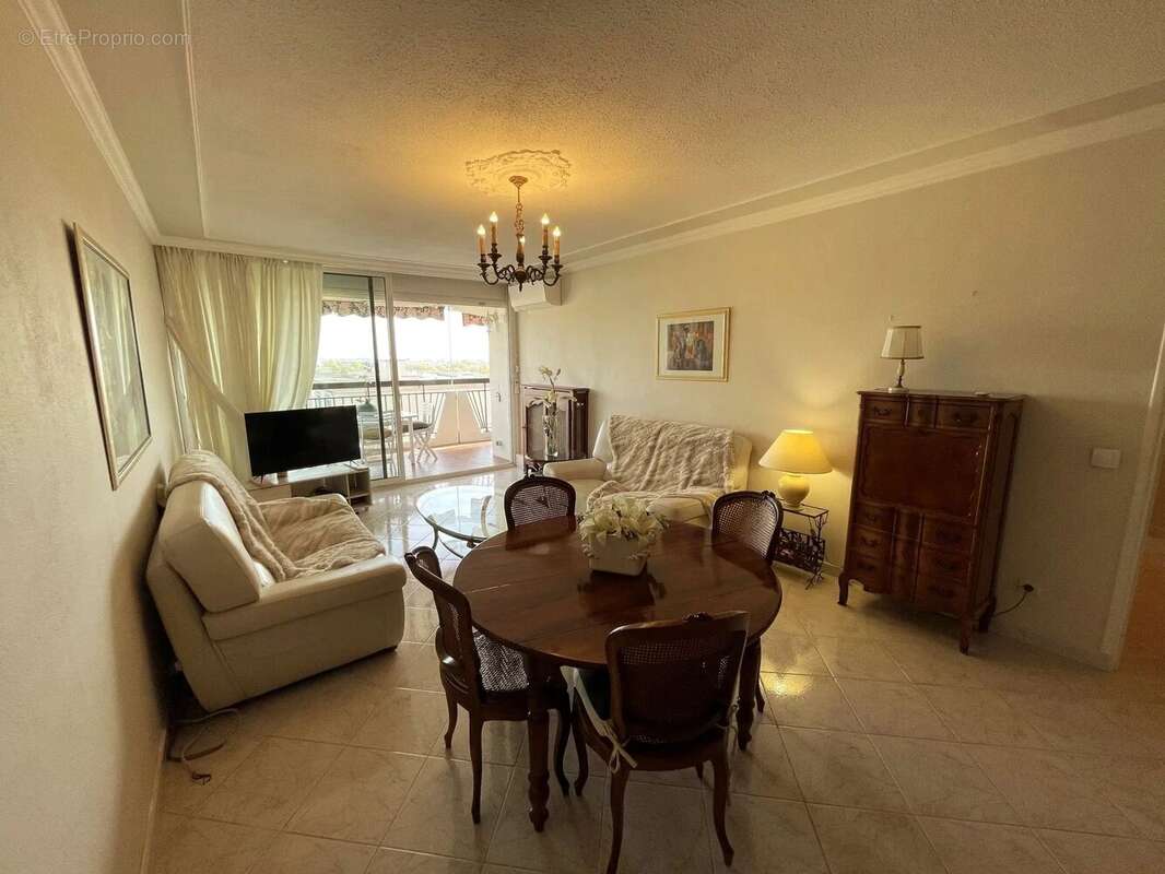 Appartement à MANDELIEU-LA-NAPOULE