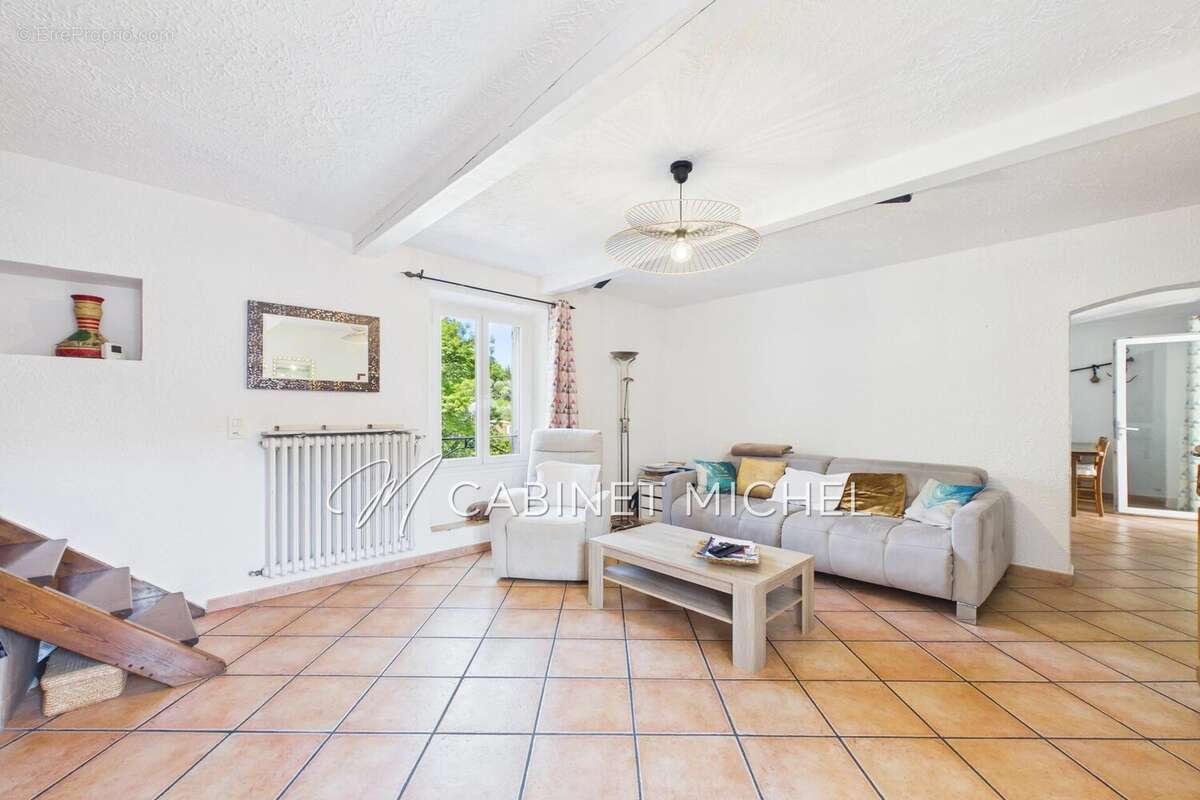 Appartement à ROQUEFORT-LES-PINS