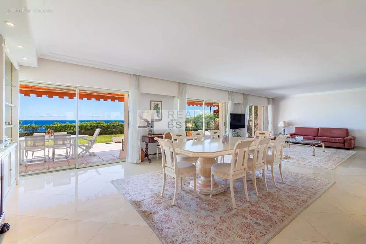 Appartement à VALLAURIS