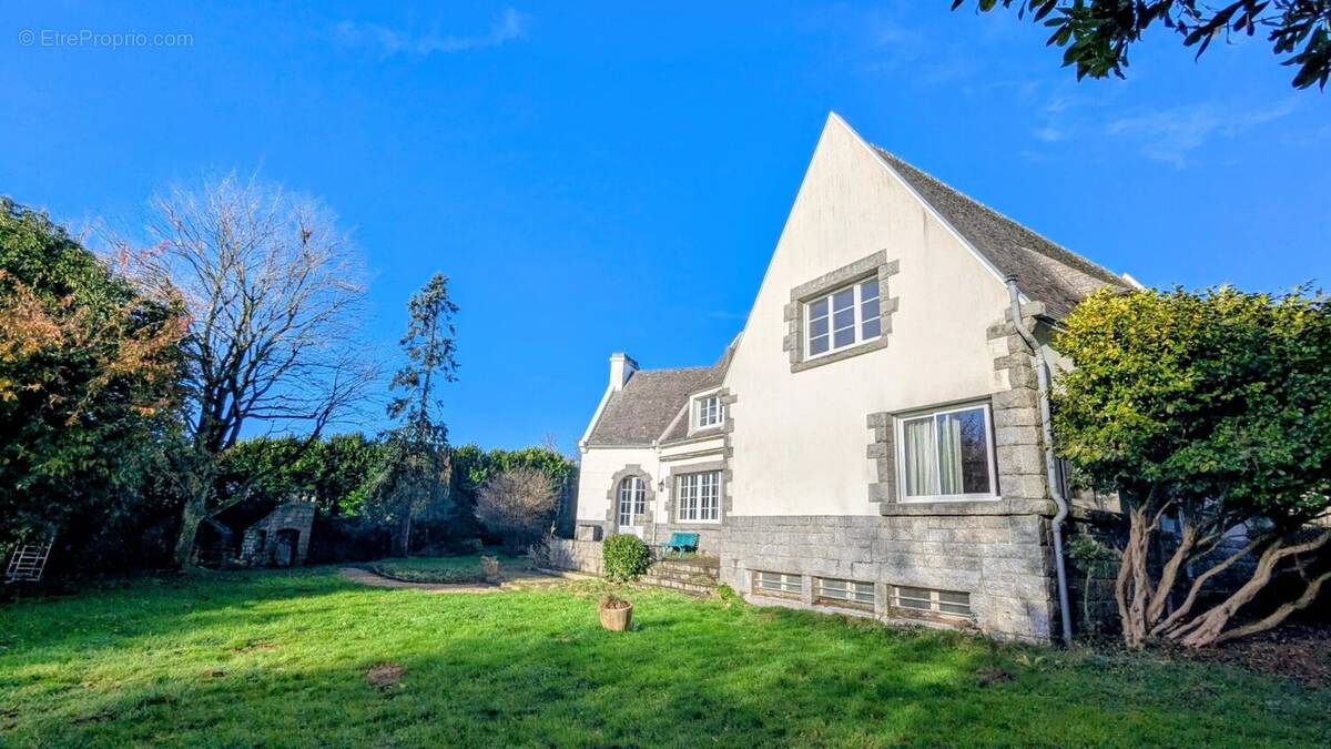 Maison à PLONEVEZ-PORZAY