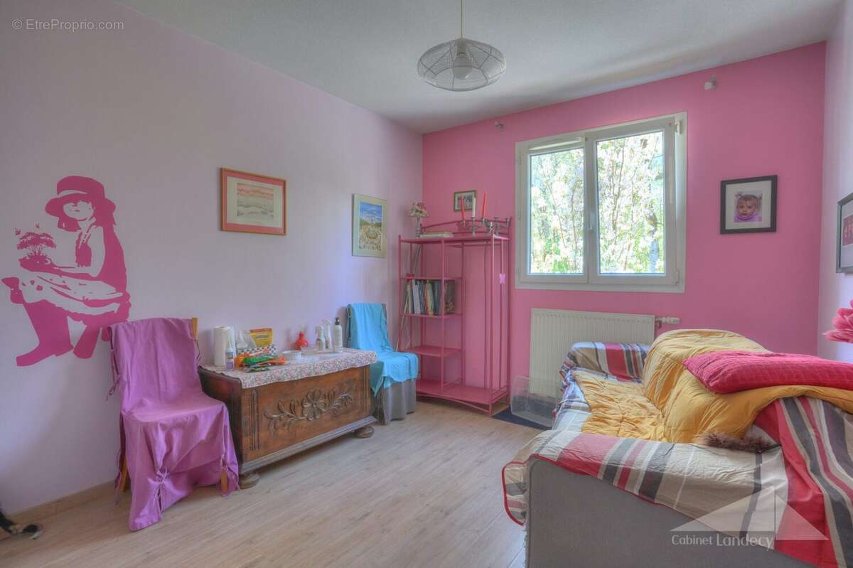Appartement à SERGY