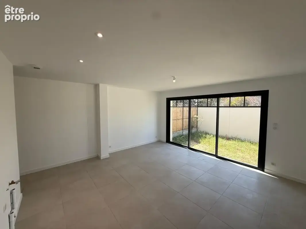 Appartement à SAINT-JEAN-D'ILLAC