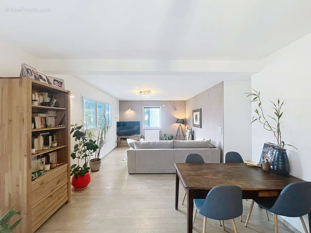 Appartement à SEYNOD