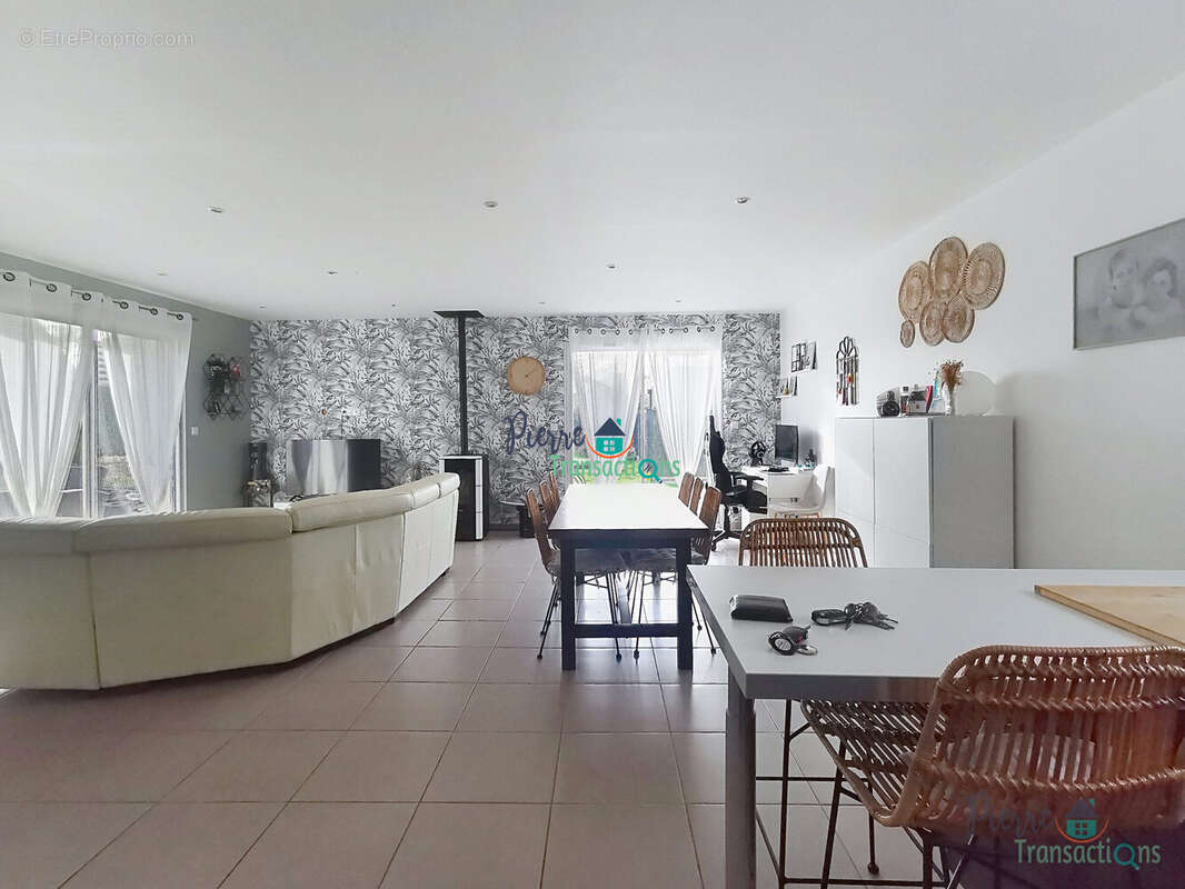 Maison à SAINT-JEAN-DE-LA-NEUVILLE