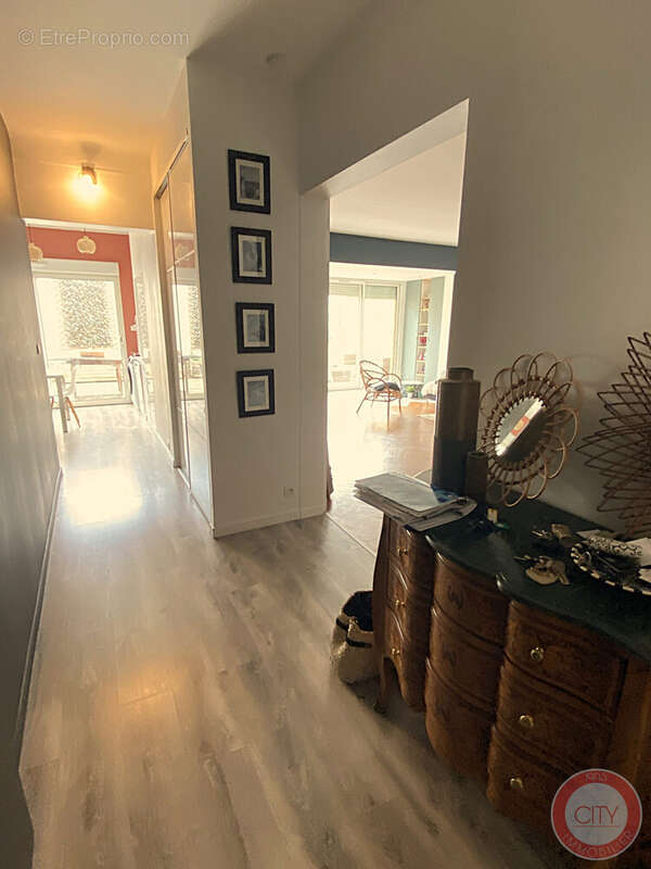 ENTREE  - Appartement à BORDEAUX