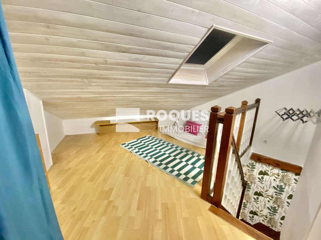 Duplex F2 vendu loué et meublé   Dernier étage à MILLAU - photo 4