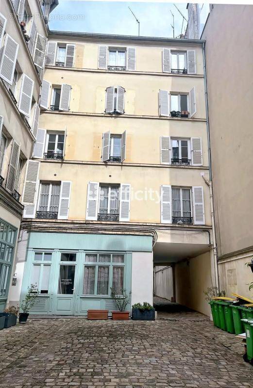Appartement à PARIS-8E
