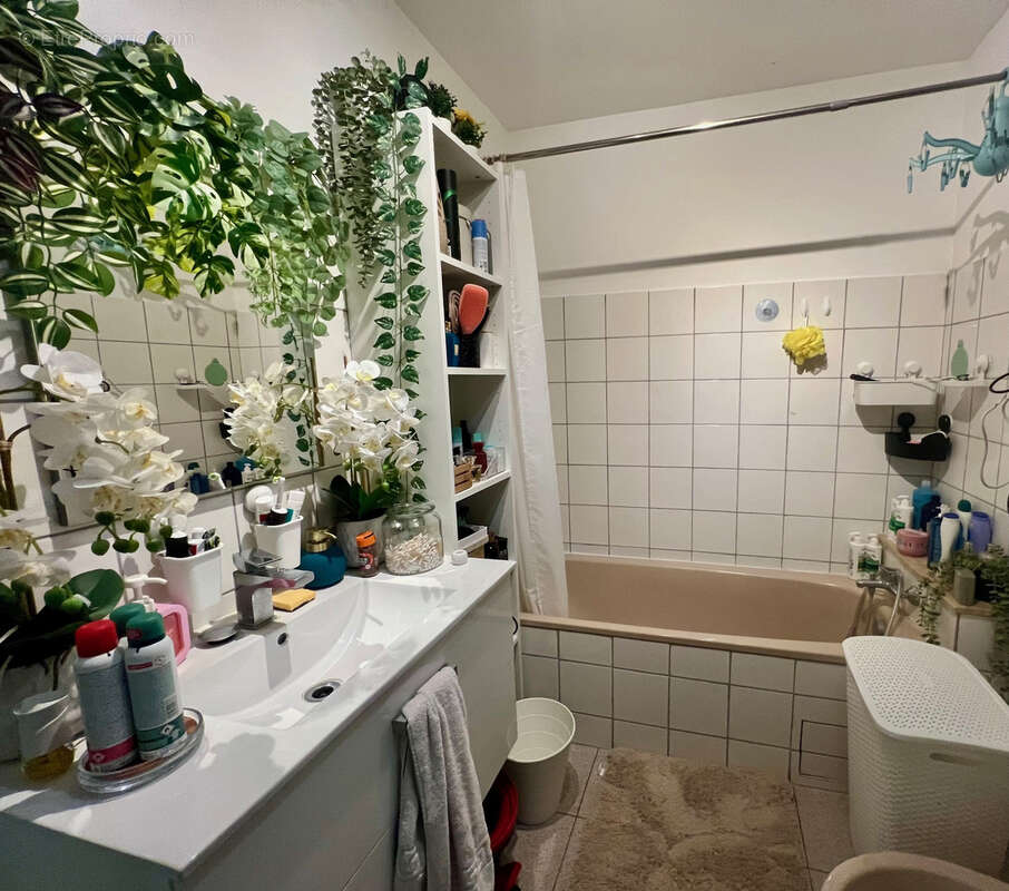 Appartement à PARAY-VIEILLE-POSTE