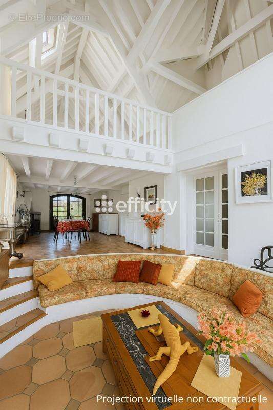 Maison à VER-SUR-LAUNETTE