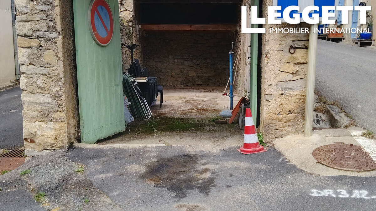 Idéal investisseurs ou projet familial,  Maison de village 2 appartements et  dépendances - photo 10