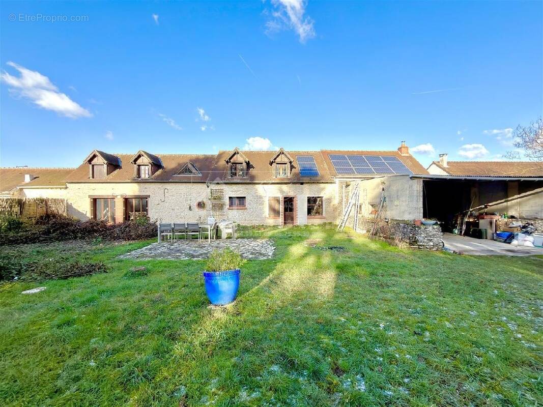 Maison à LA CHAPELLE-LA-REINE