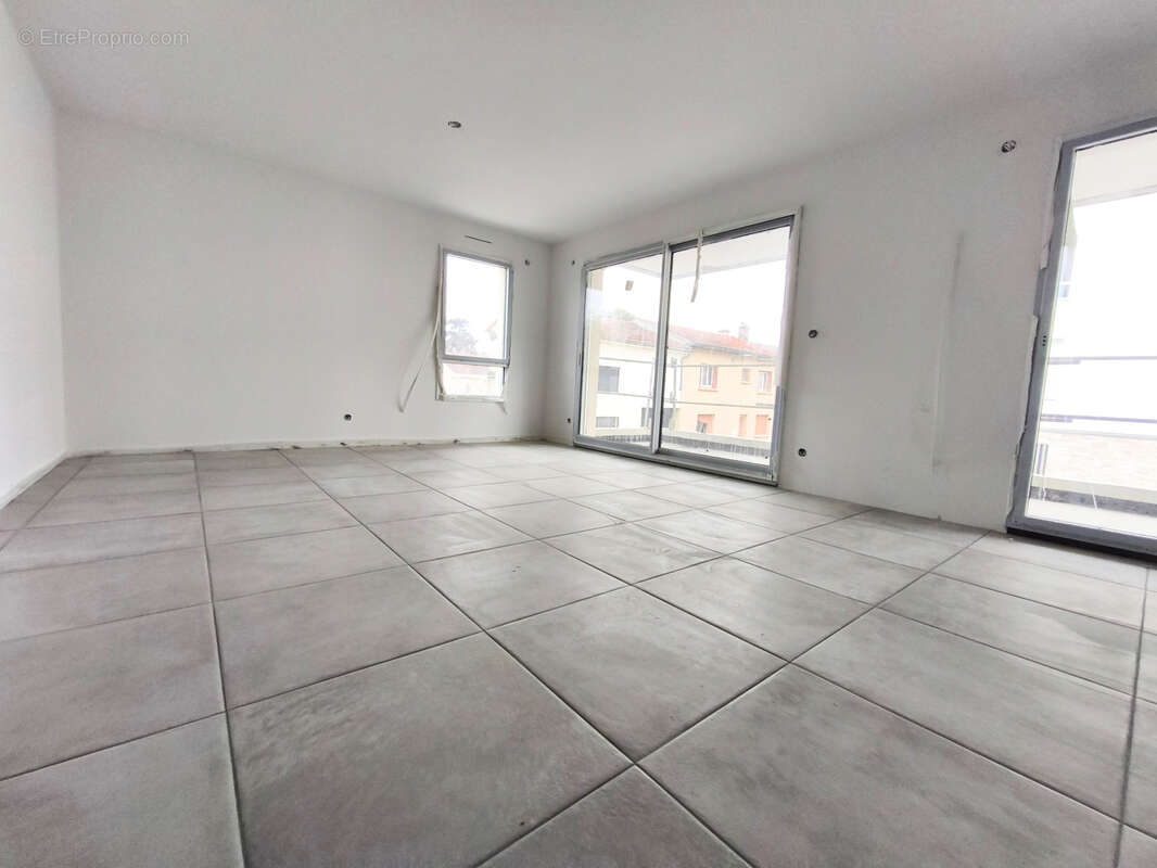 Appartement à PUSIGNAN