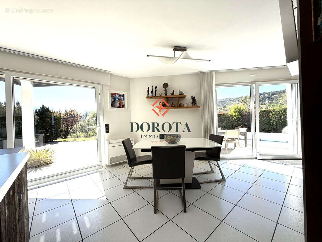 Maison à VAULNAVEYS-LE-HAUT