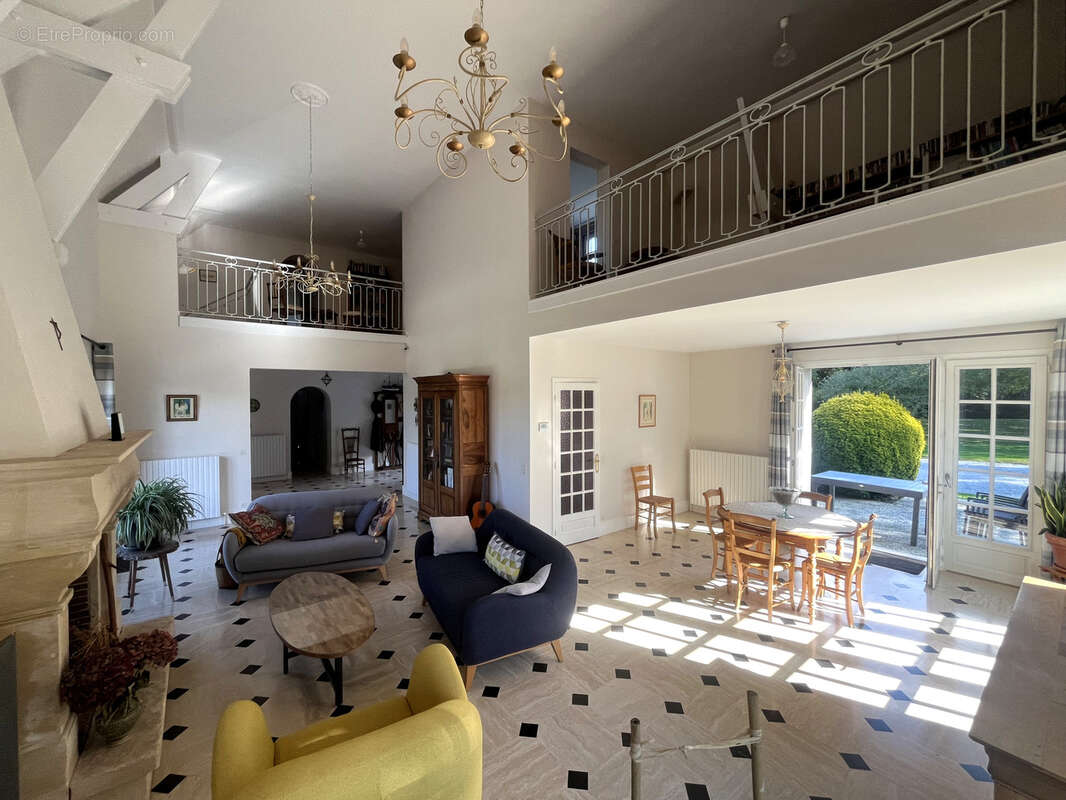 Maison à VAUX-SUR-AURE