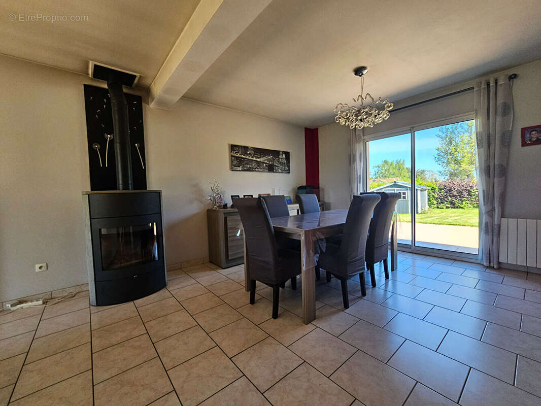 Maison à LA NEUVILLE-CHANT-D'OISEL