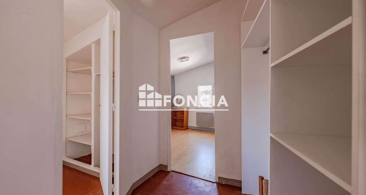 Maison de village t3 plus coin mezzanine - secteur calme proche centre ville - cogolin - photo 7
