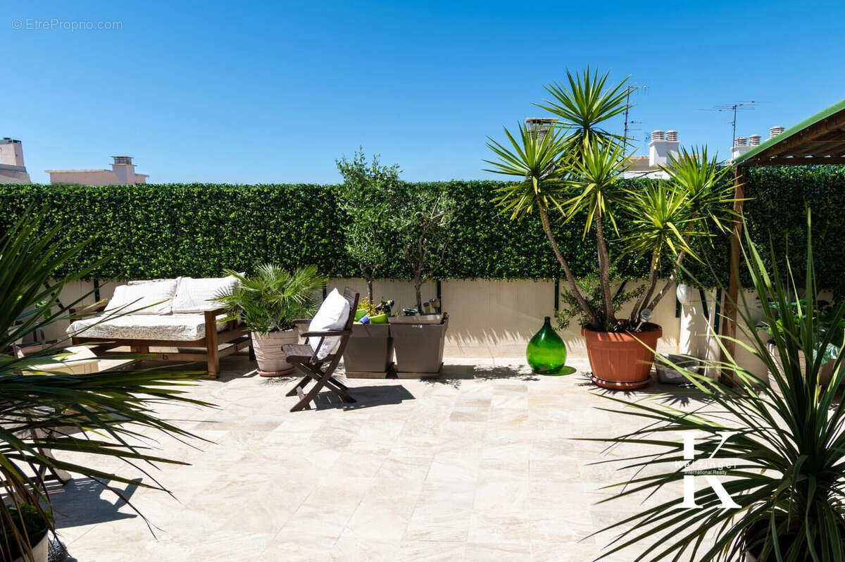 Appartement 65 m² à Antibes  - photo 2