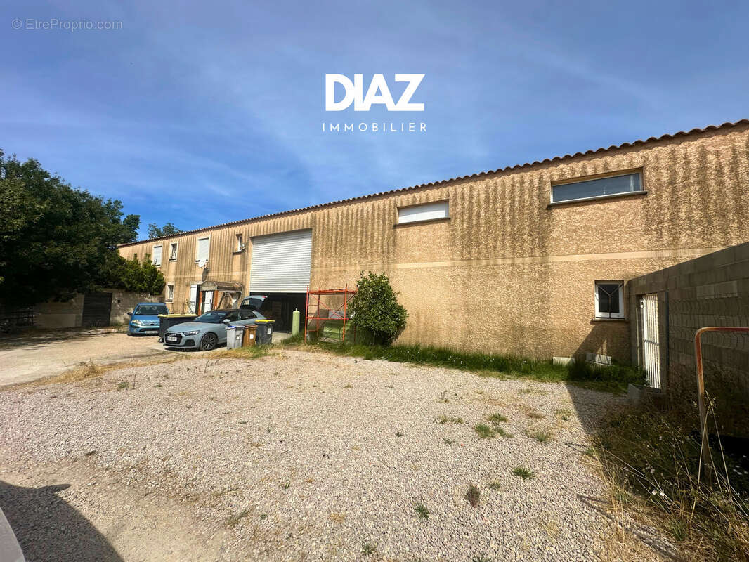 Commerce à MONTBAZIN