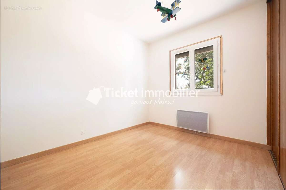 Maison t5 de 160m2, annexe t3 de 60m2, terrain de 3533m2, piscine au sel, climatisation etc ... - photo 15