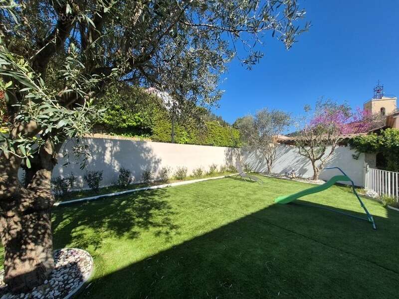 Maison à SOLLIES-TOUCAS