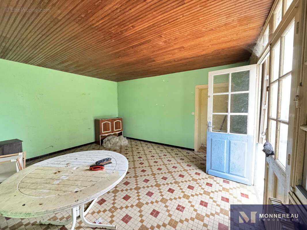 Maison de caractere avec vaste dependances - photo 13