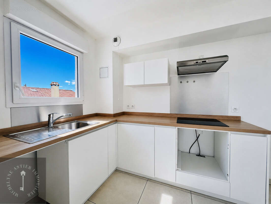 Appartement à SAINT-LAURENT-DU-VAR